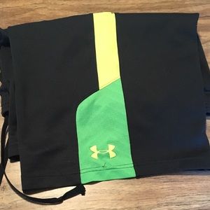 Under armour shorts (youth xl)